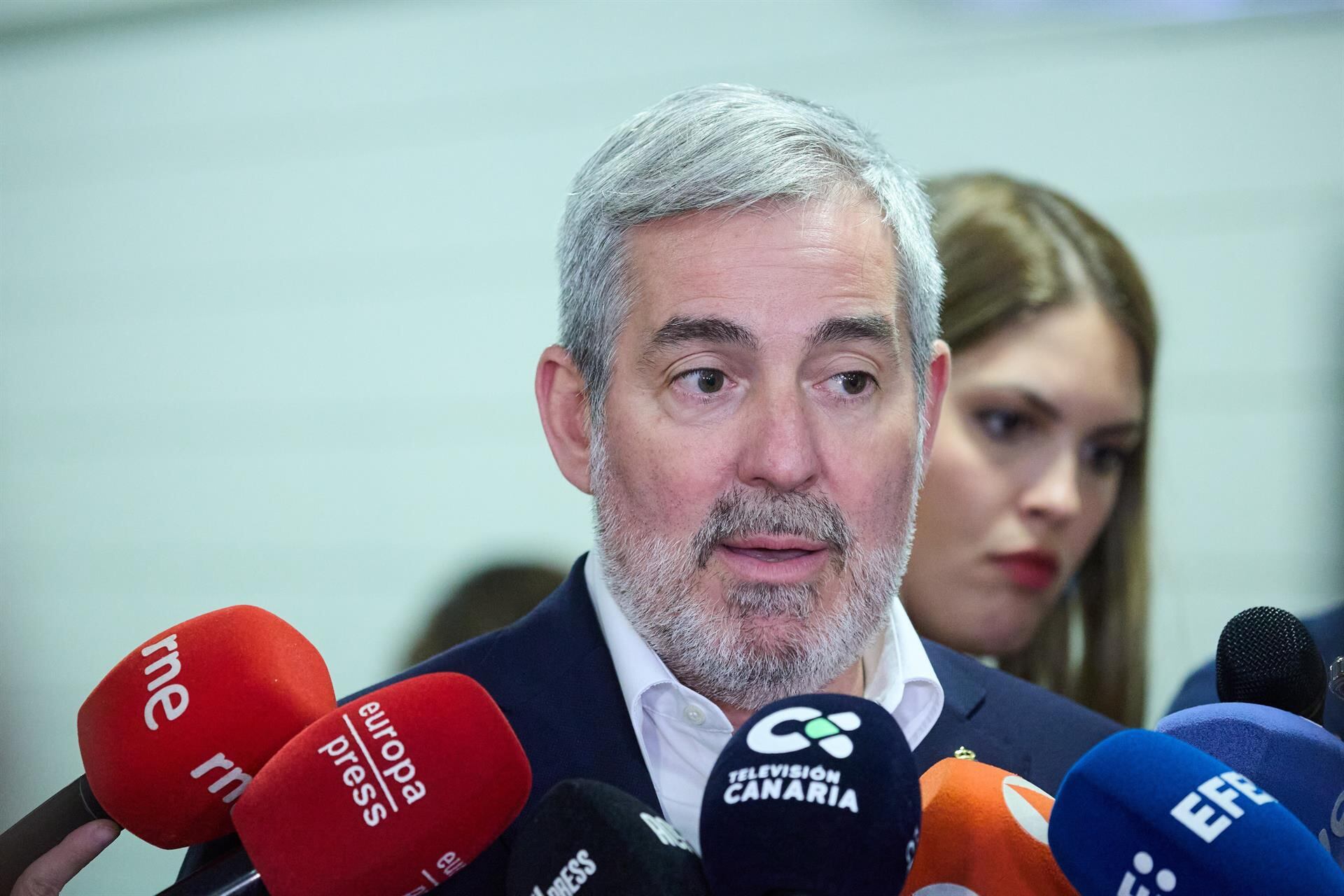 El presidente de Canarias, Fernando Clavijo, ha dicho que el Gobierno central tiene &quot;un grave problema de corrupción&quot; con la adjudicación de diversos contratos de obra pública