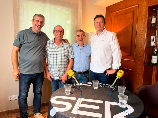 Javi Fernández, Paco Moya, Paco Agulló i Kiko Moya, a l'acabar l'entrevista feta en el restaurant L'Escaleta