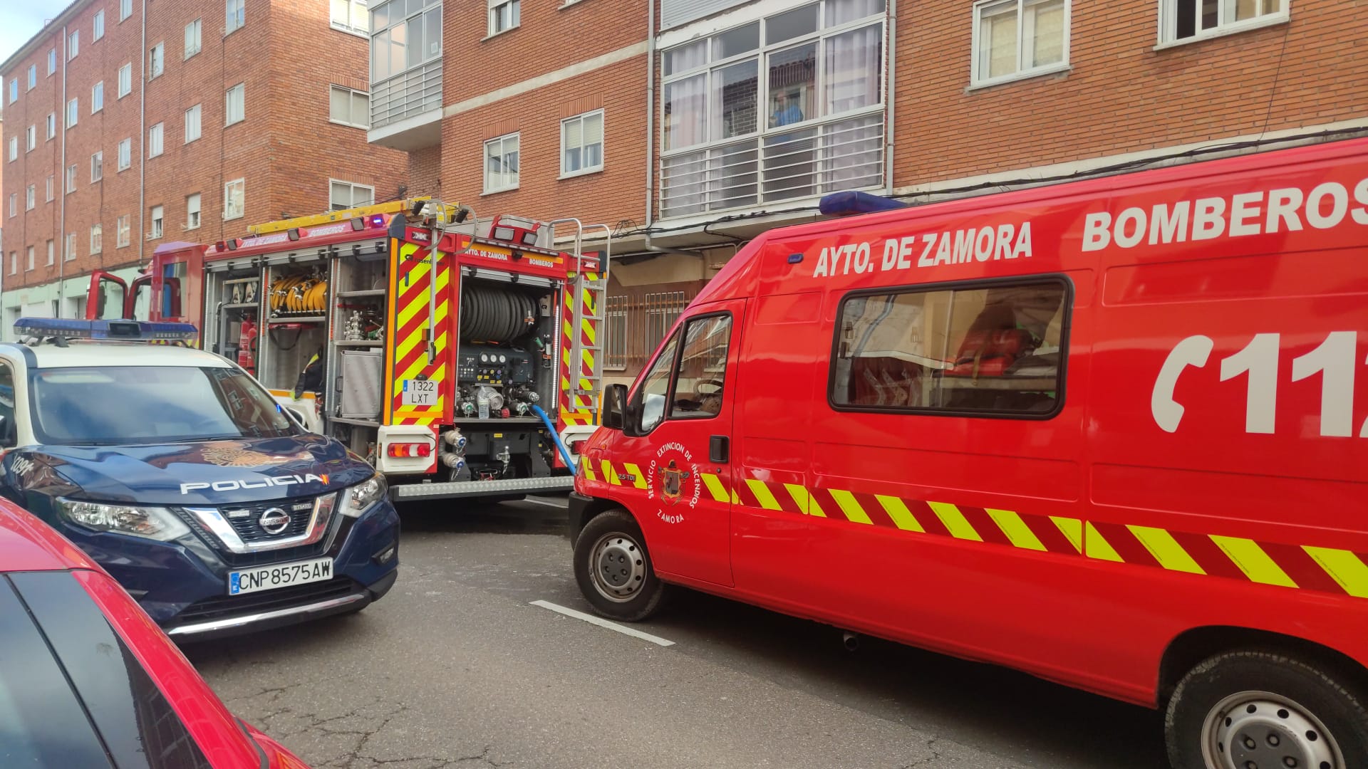 Imagen de archivo con vehículos de Bomberos y Policía Nacional