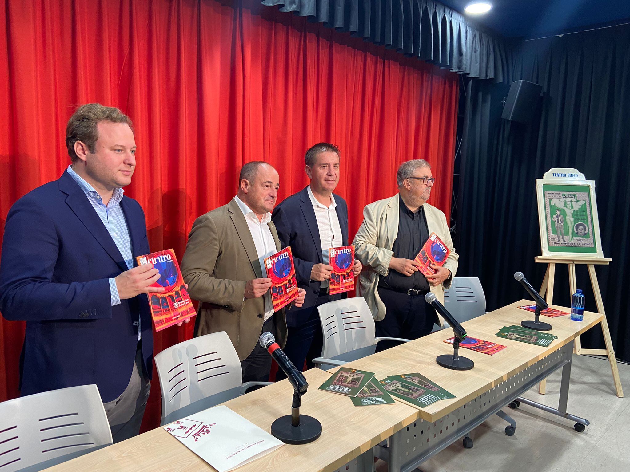 Presentación de la programación de otoño con Emilio Sáez, alcalde de Albacete; Vicente Casañ, vicealcalde y concejal de Cultura; Santiago Cabañero, presidente de la Diputación; y Ricardo Beléndez, director de Cultural Albacete