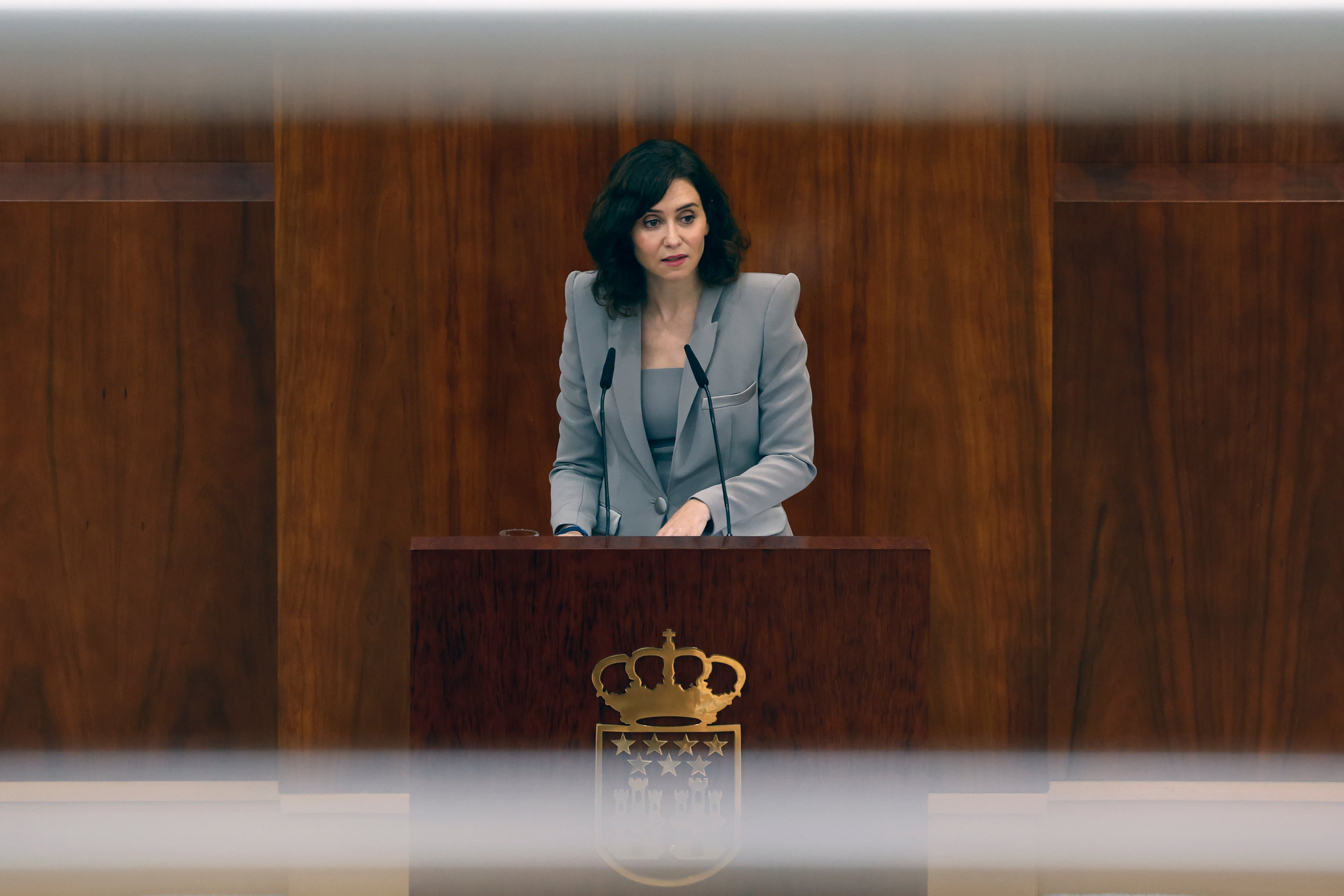 La candidata del PP a presidir la Comunidad de Madrid, Isabel Díaz Ayuso, interviene en el debate de su investidura, este miércoles en la Asamblea de Madrid. EFE/ J.J.Guillen