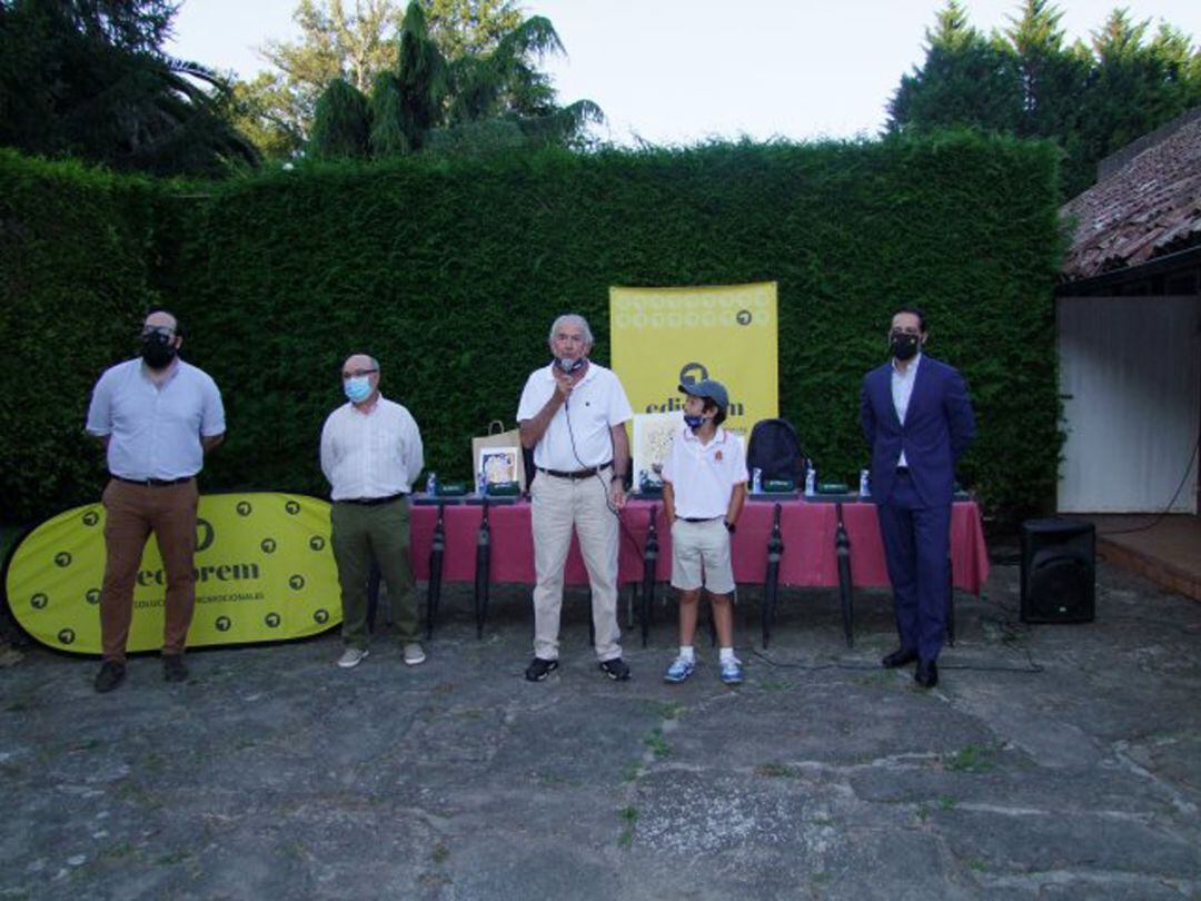 El presidente de Ediprem, Eugenio González de Haz (centro), en un momento de la entrega de premios