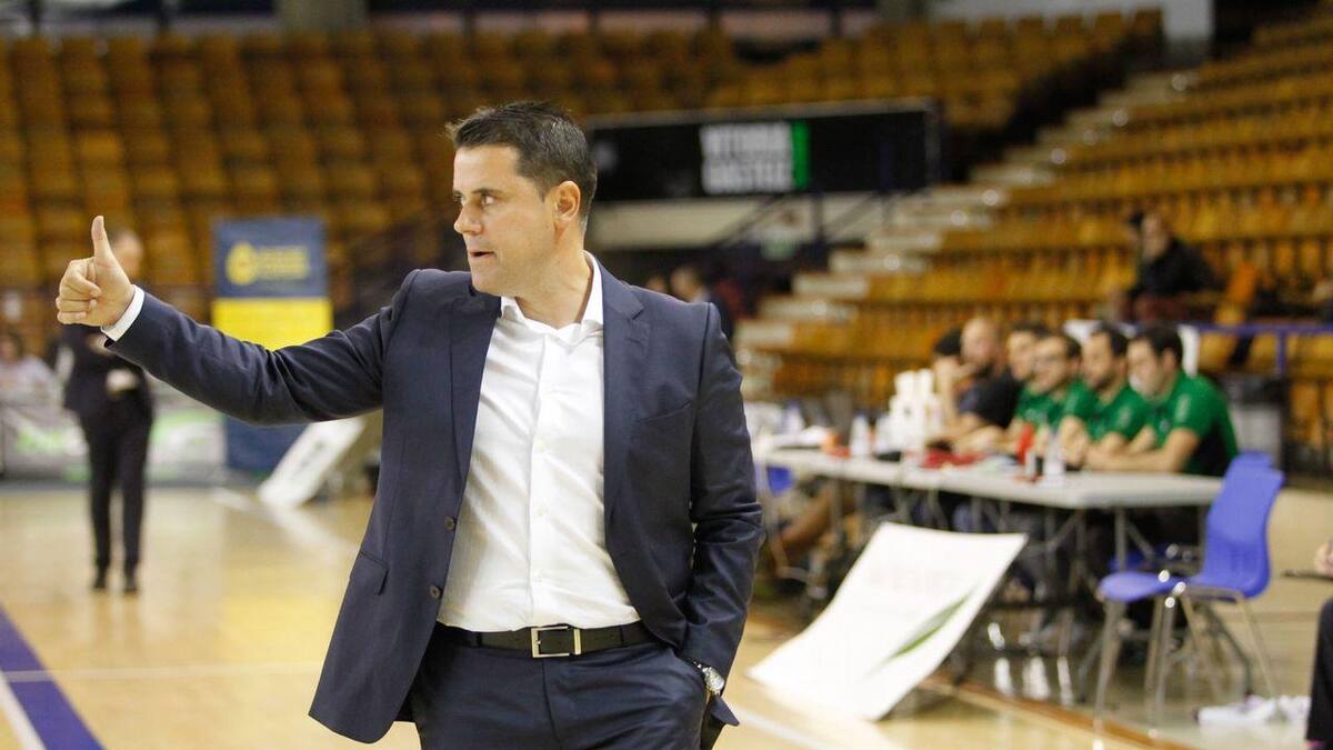 Rueda de prensa de Antonio Pérez Caínzos, entrenador del HLA Alicante, en la previa ante Tizona Burgos