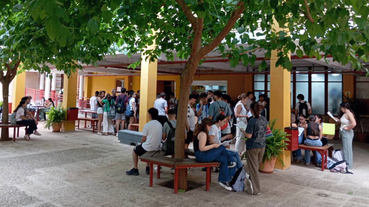 Casi 600 alumnos de Antequera y su comarca realizan la prueba de acceso a la universidad en el IES Pintor José María Fernández
