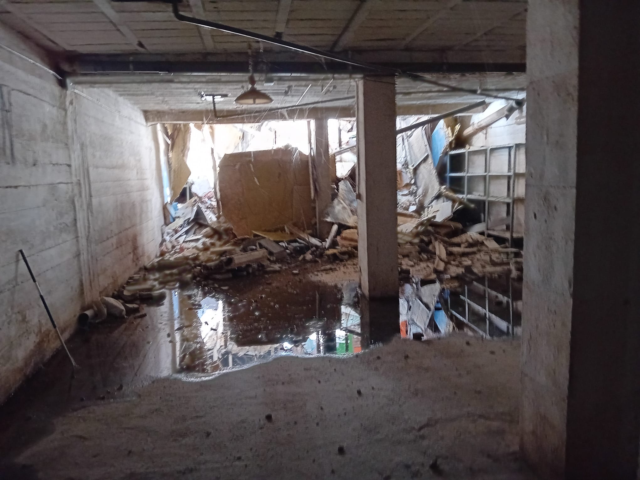 Se desprende una terraza en un edificio de Zaragoza