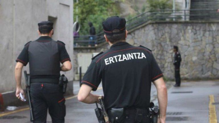 El joven portaba un carné de conducir italiano, que resultó ser falso | Fuente: Cadena SER