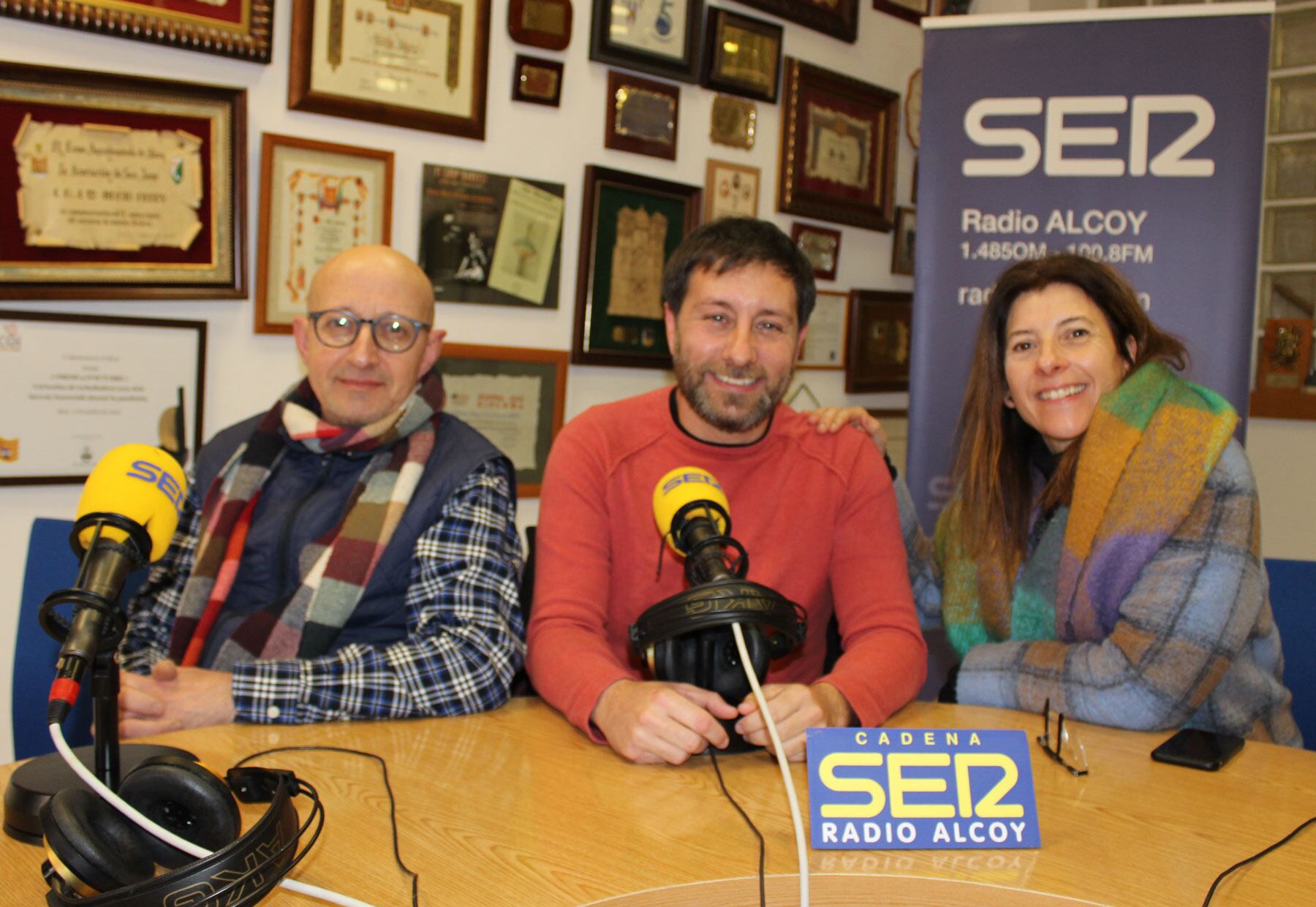 Joanfra Rozalén, Vicent Pastor i Gemma Miralles, en l&#039;estudi central de Radio Alcoy