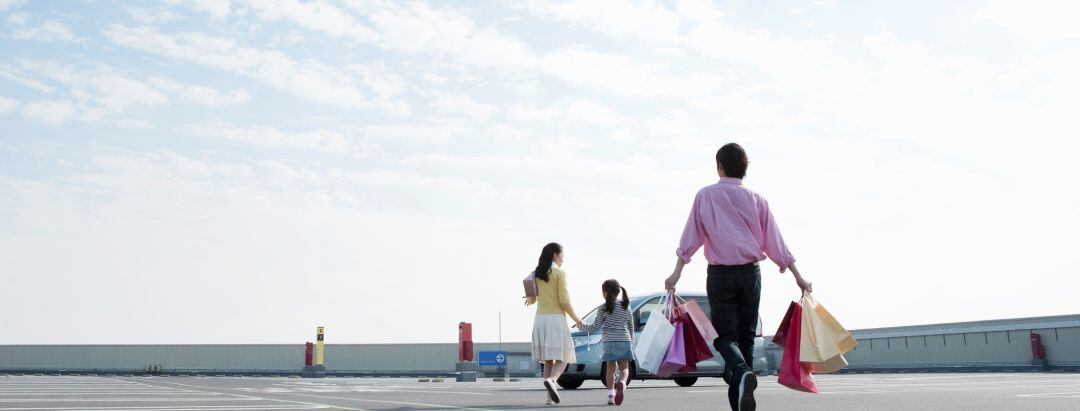 Familia en un parking