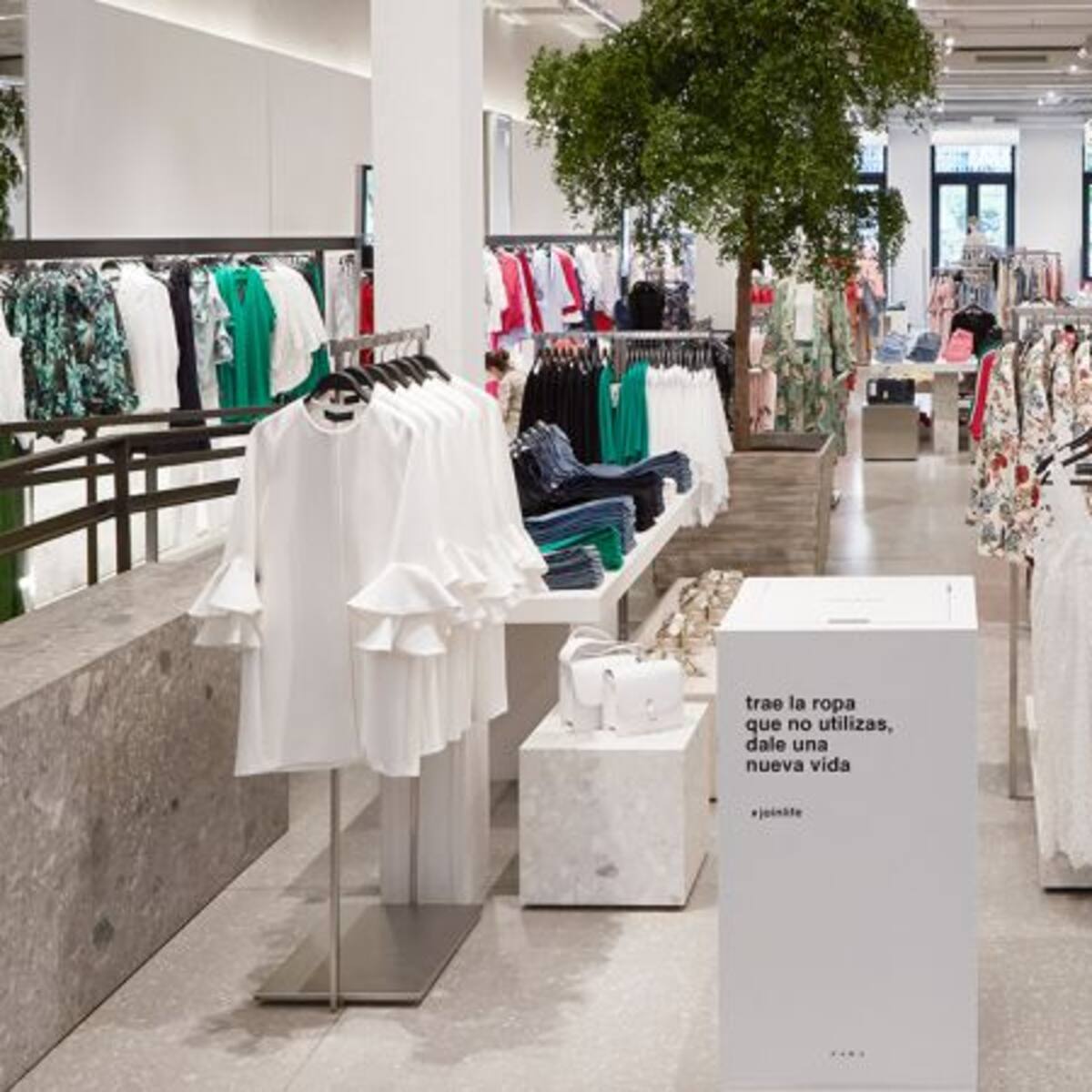 Carpinteros que reforman las tiendas de Inditex demandan un convenio que garantice su poder adquisitivo