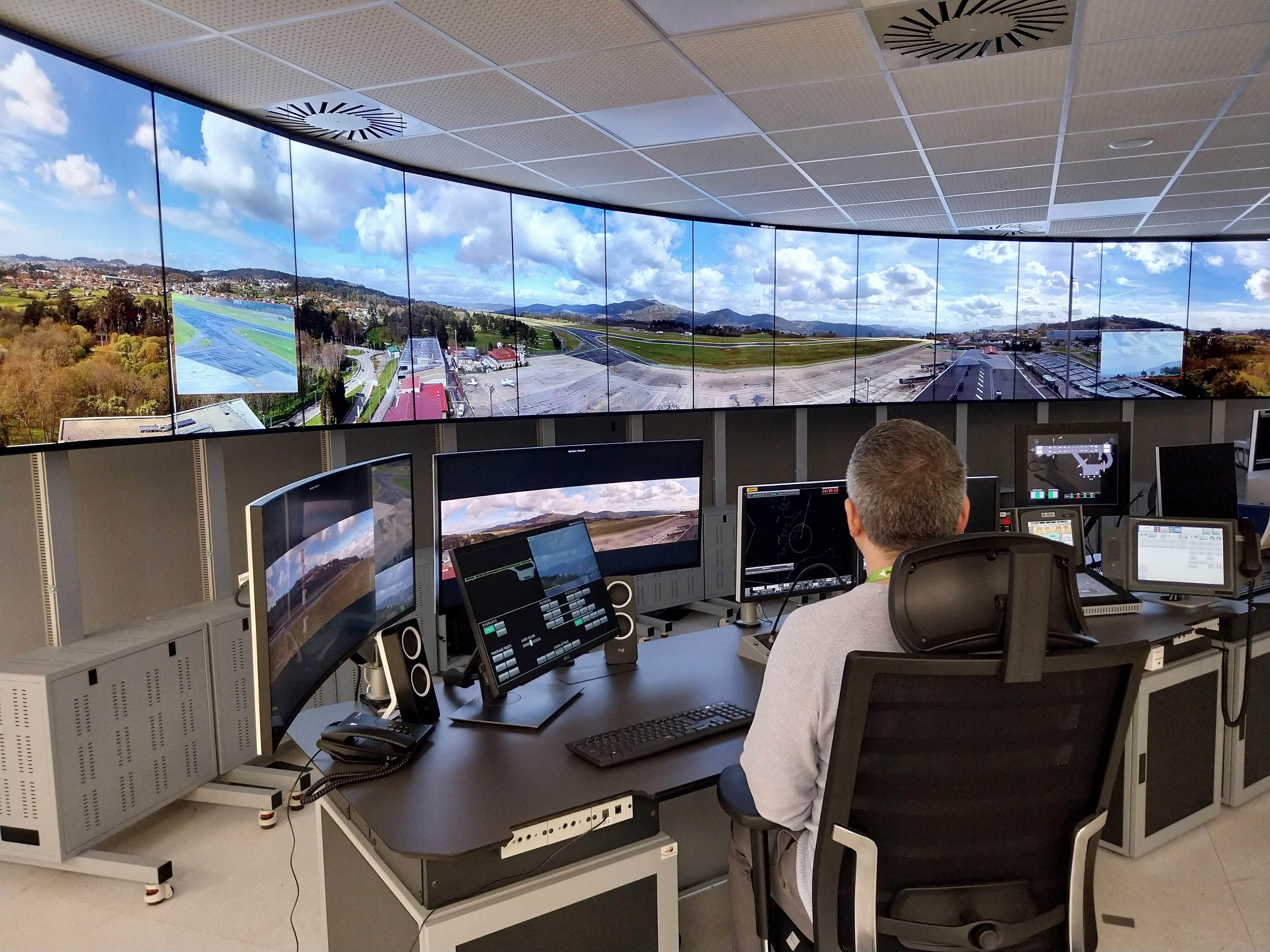 Torre de control digital del aeropuerto de Peinador, en Vigo