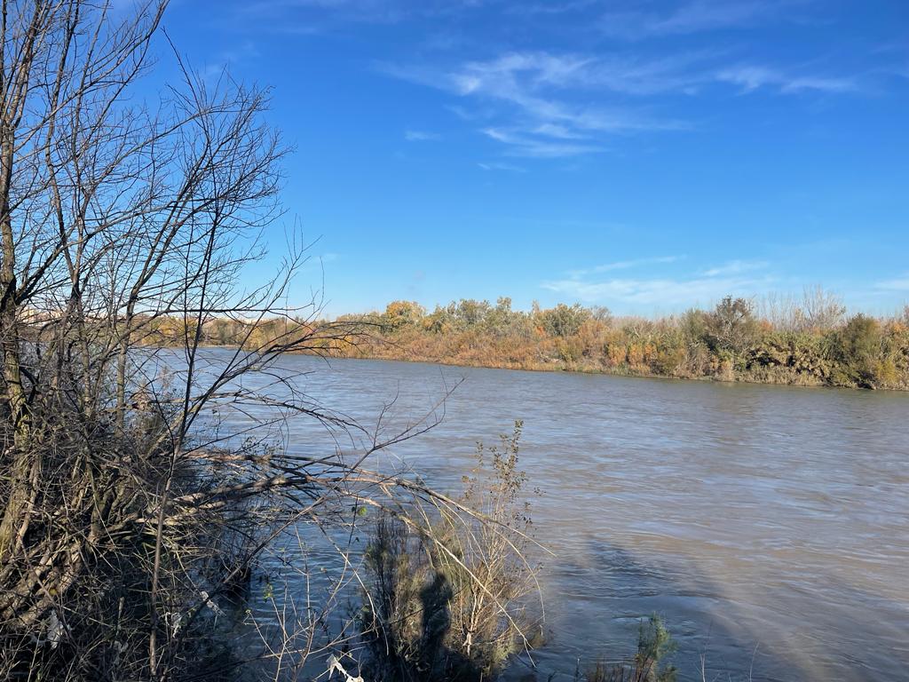 El río Ebro a su salida de la ciudad de Zaragoza