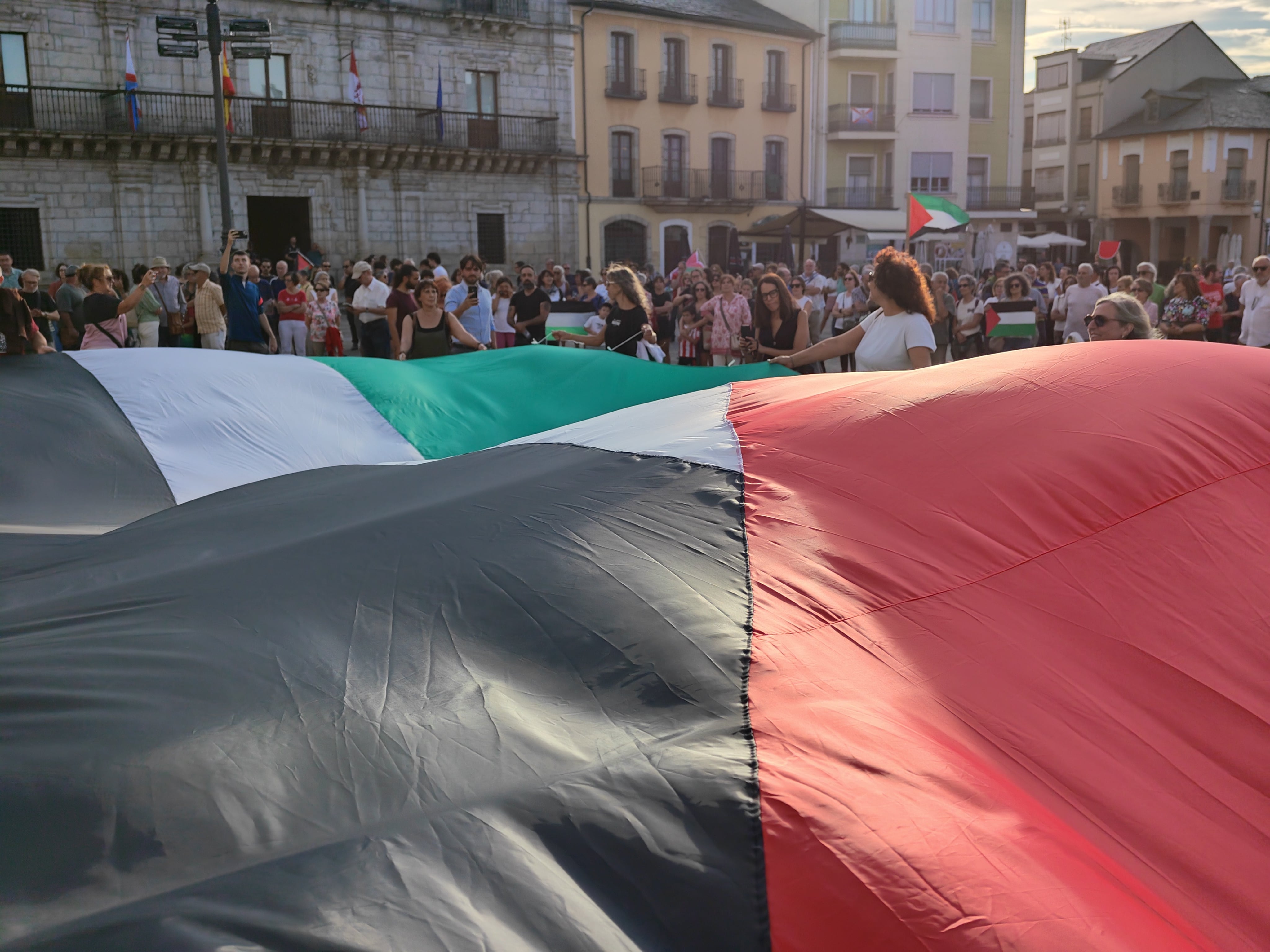Ponferrada se concentra por Palestina