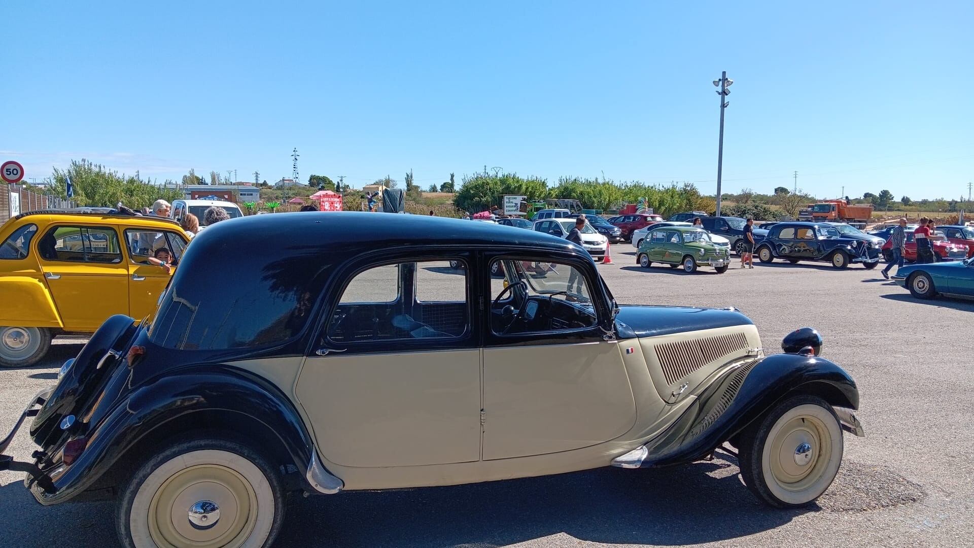 Exposición de vehículos históricos en Febivo