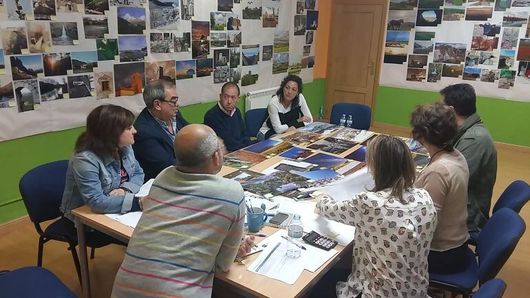 Reunión del jurado del Certámen Provincial de Fotografía