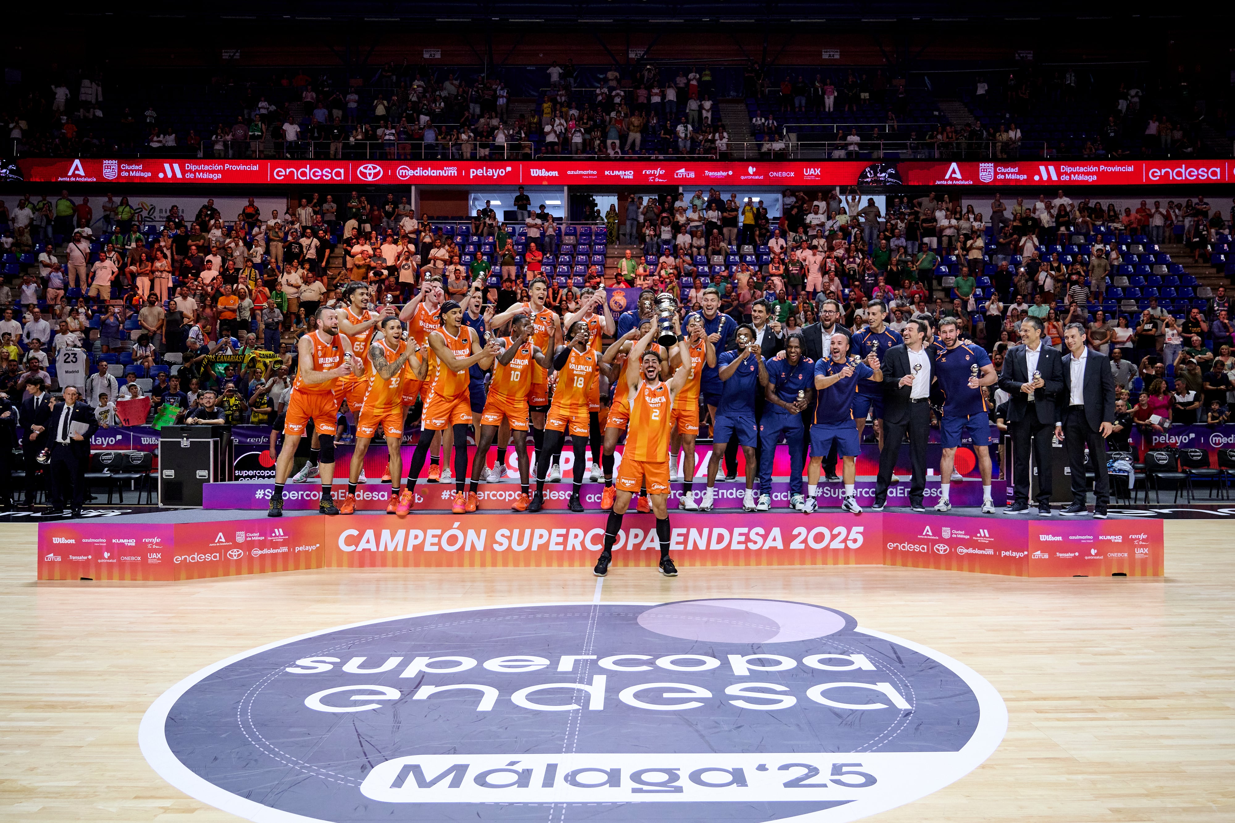 Valencia Basket se proclama campeón de la Supercopa Endesa 2025 (Borja B. Hojas/Getty Images)