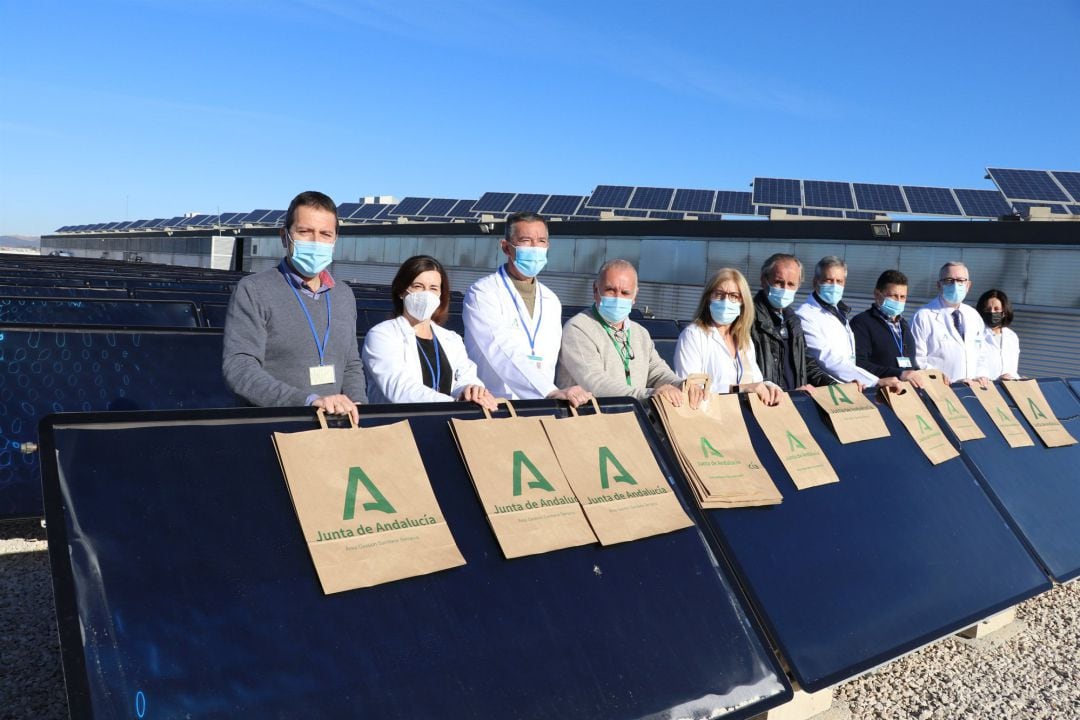 Conforme a los objetivos de la Red Global de Hospitales Verdes y Saludables se han sustituido las bolsas de plástico que se utilizan, aproximadamente 64.000 al año, por bolsas de papel