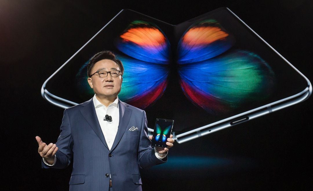 DJ Koh presenta el nuevo Galaxy Fold.