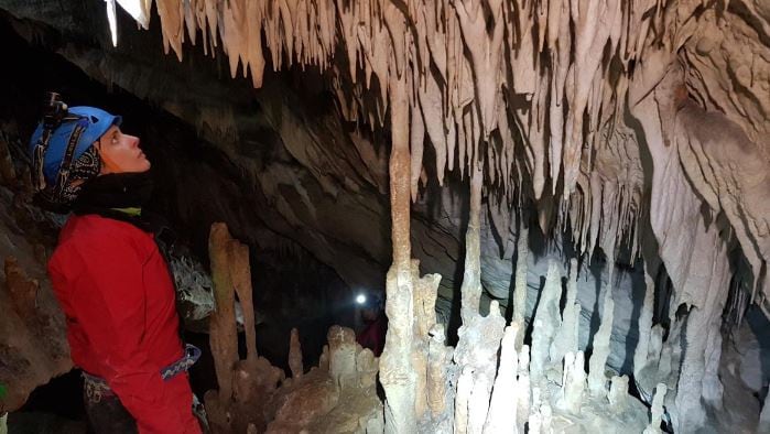 Espeleotemas en la cueva del Estrecho de Villares del Saz (Cuenca).