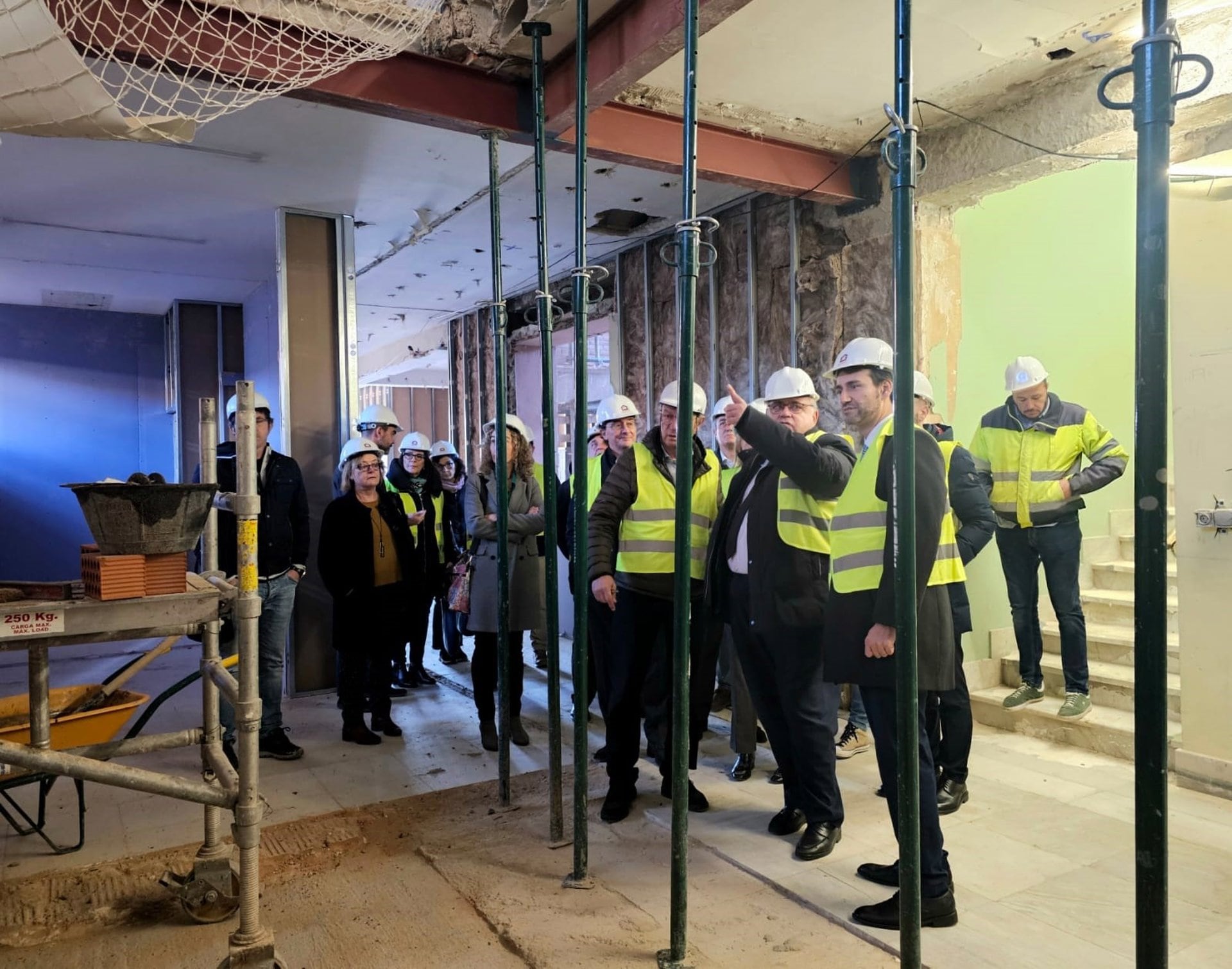 Alejandro Vázquez, consejero de Sanidad de Castilla y León, visita las obras de remodelación del centro de salud de Medina de Rioseco, en Valladolid