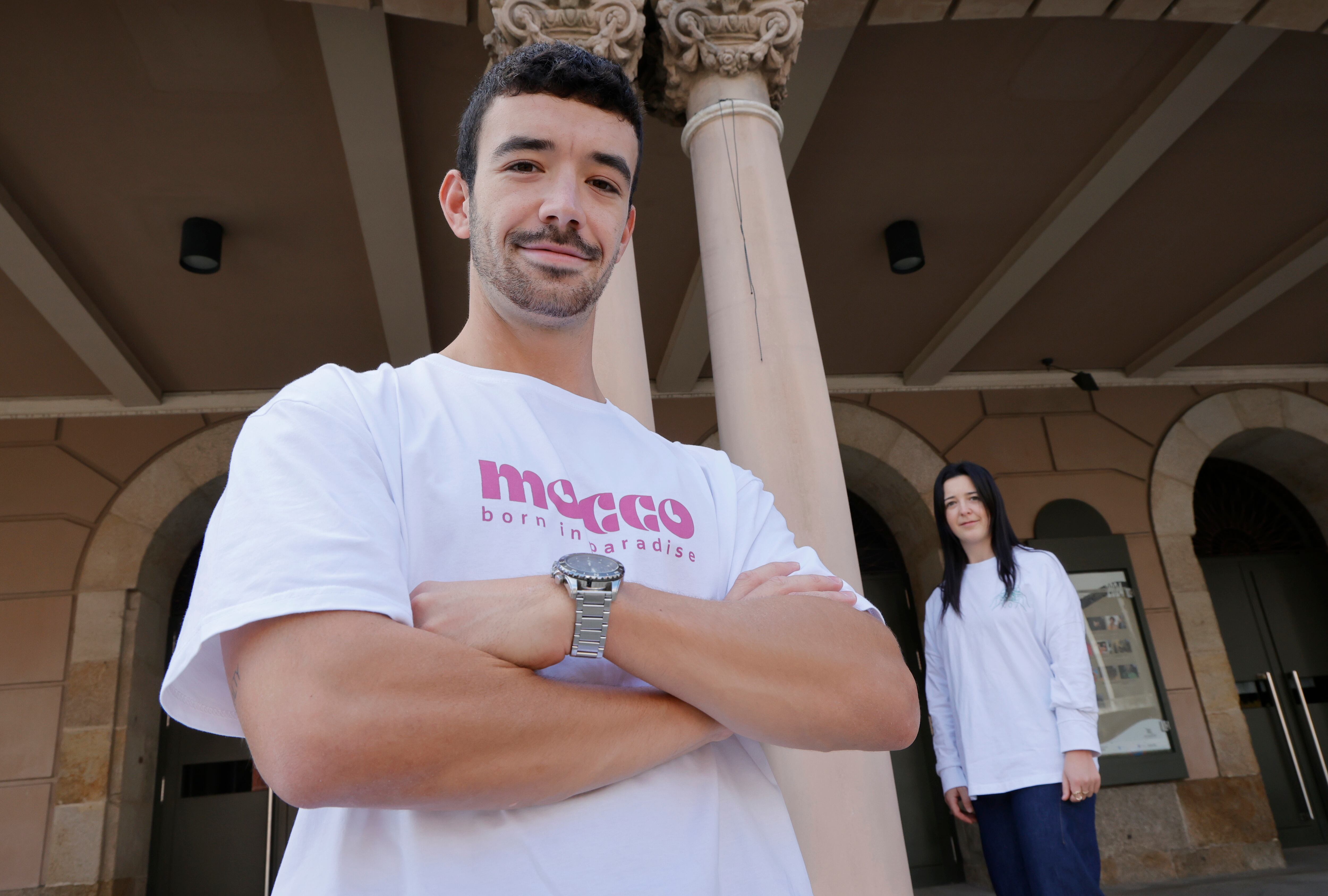 Paulina y Javier Riego dan el salto y crea Mocco Experience, una nueva marca textil que consolida la aparición de iniciativas emprendedoras a cargo de jóvenes, en ese y otros sectores en la comarca de Ferrol (foto: Kiko Delgado / EFE)