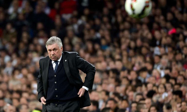 Carlo Ancelotti, durante un partido en el Bernabéu