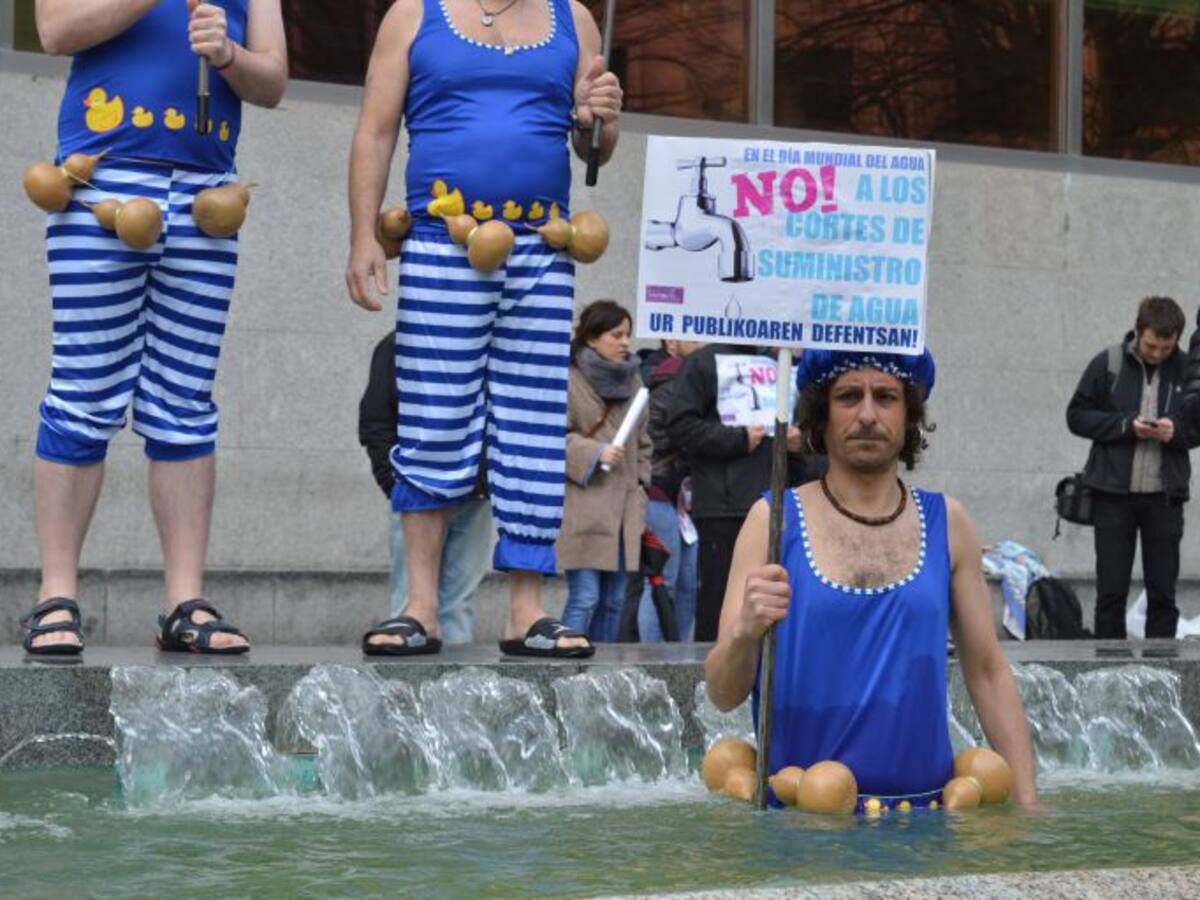 Berri Otxoak "se moja" contra la pobreza hídrica