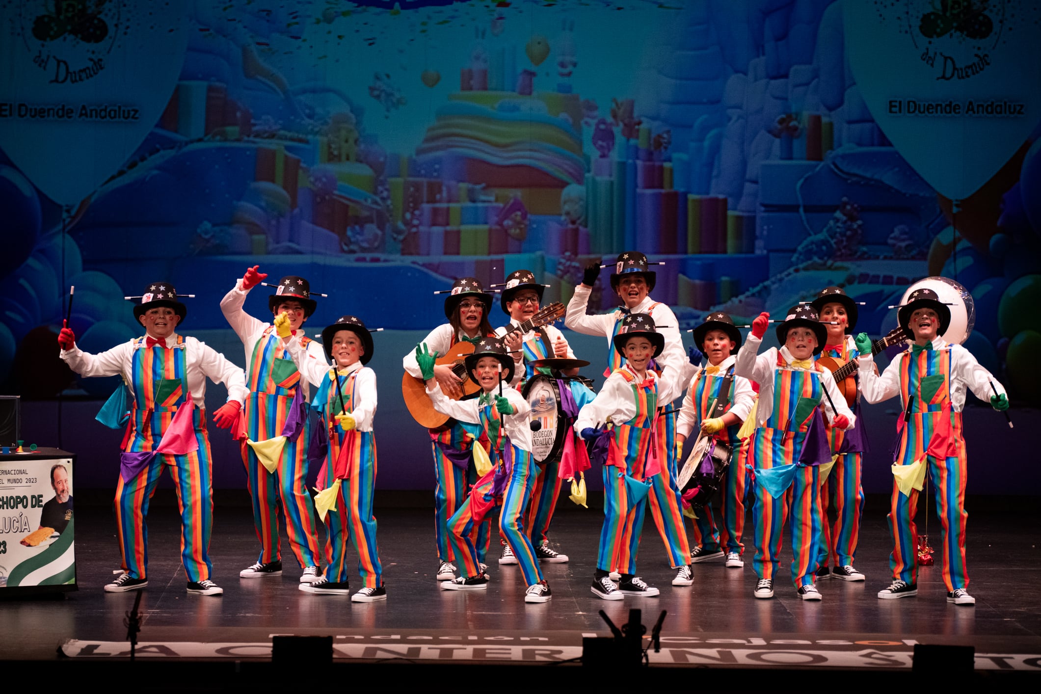 La chirigota infantil Los trataratachín en el Teatro Falla
