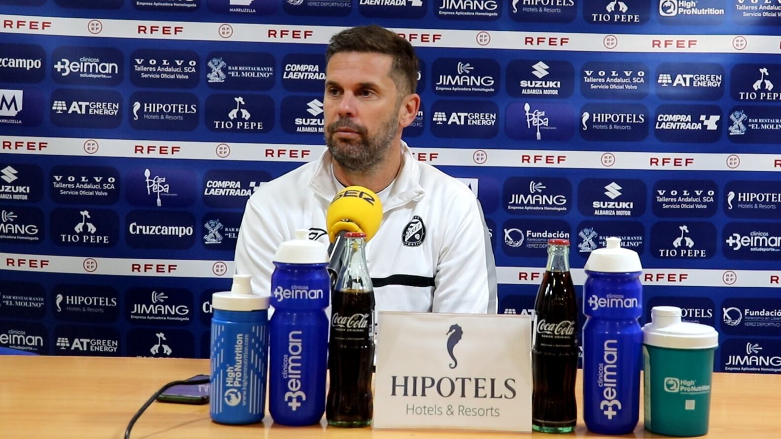 David Sánchez, técnico del Xerez DFC, en la rueda de prensa de Chapín