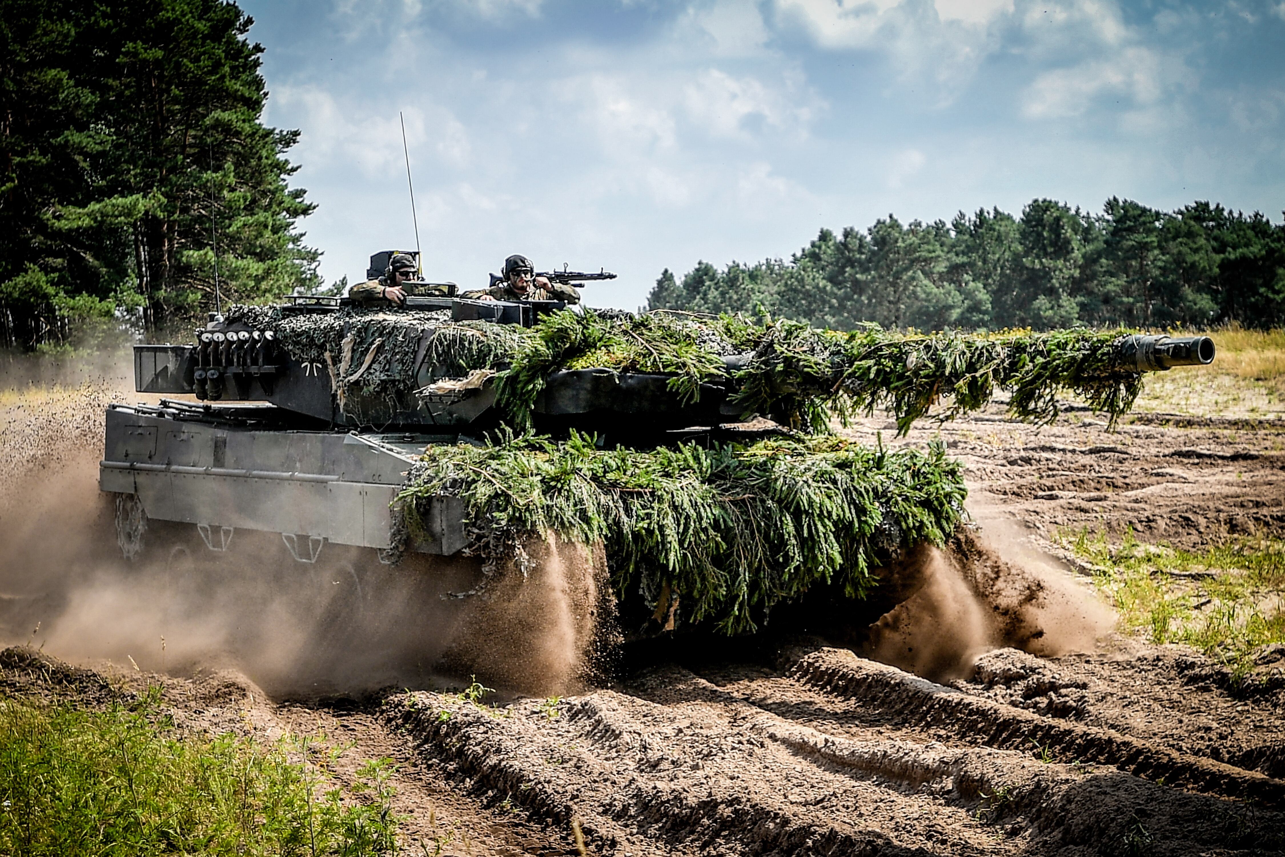 Maniobras con un tanque &#039;Leopard 2 A6&#039; en Alemania