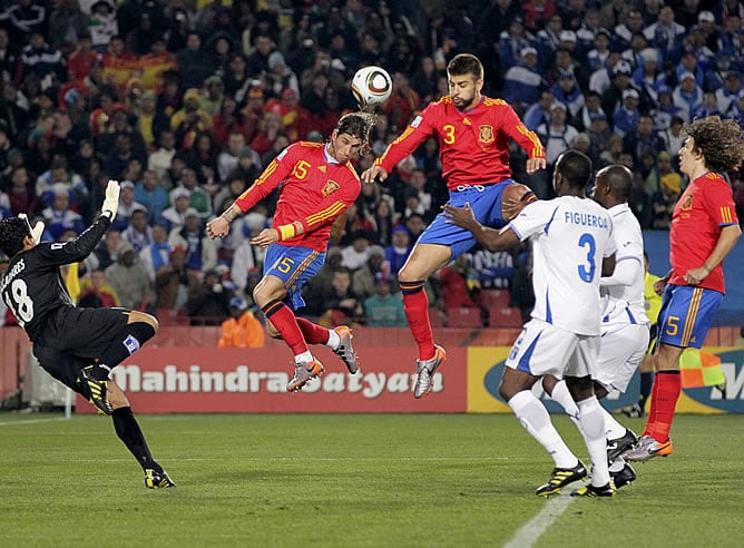 España avasalla a Honduras en el comienzo del partido.