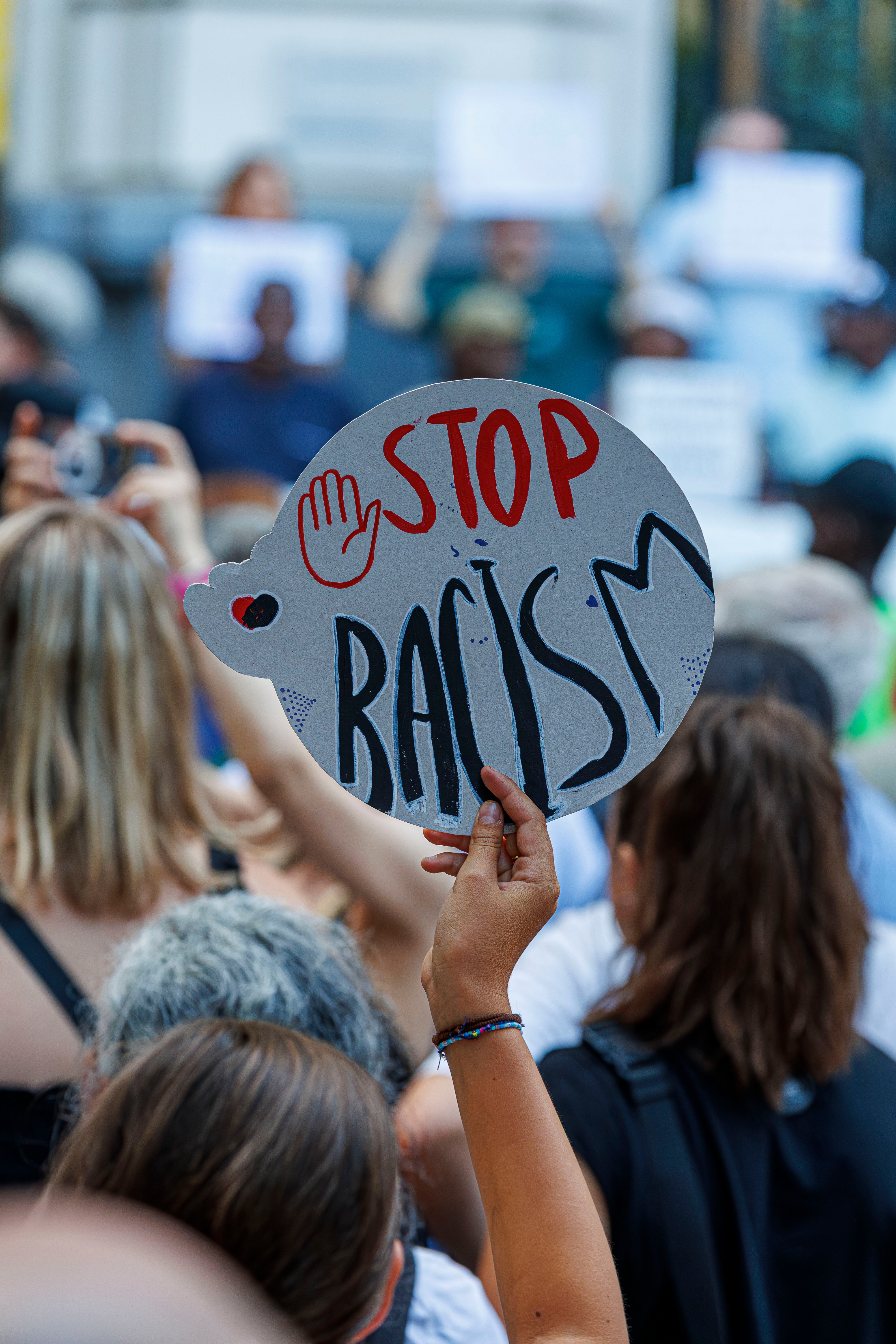 PROTESTA CONTRA EL RACISIMO. EFE/JAVIER BELVER