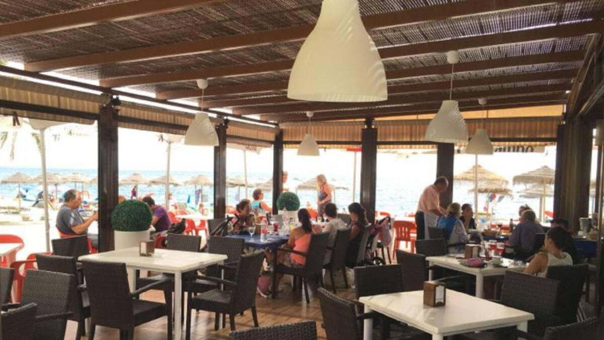 La Junta da cierto alivio a la Costa Tropical pero pone en "jaque" al resto de Granada, según las empresas