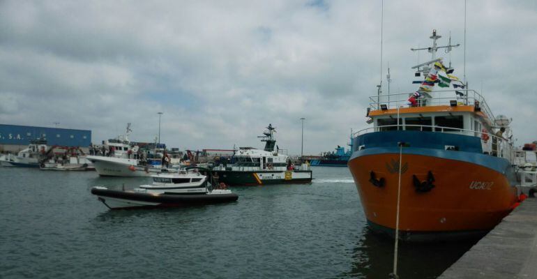 Protesta por mar de pescadores barbateños en la presentación del buque &#039;Ucadiz&#039;