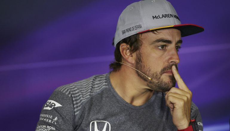 Fernando Alonso, durante la rueda de prensa de los pilotos