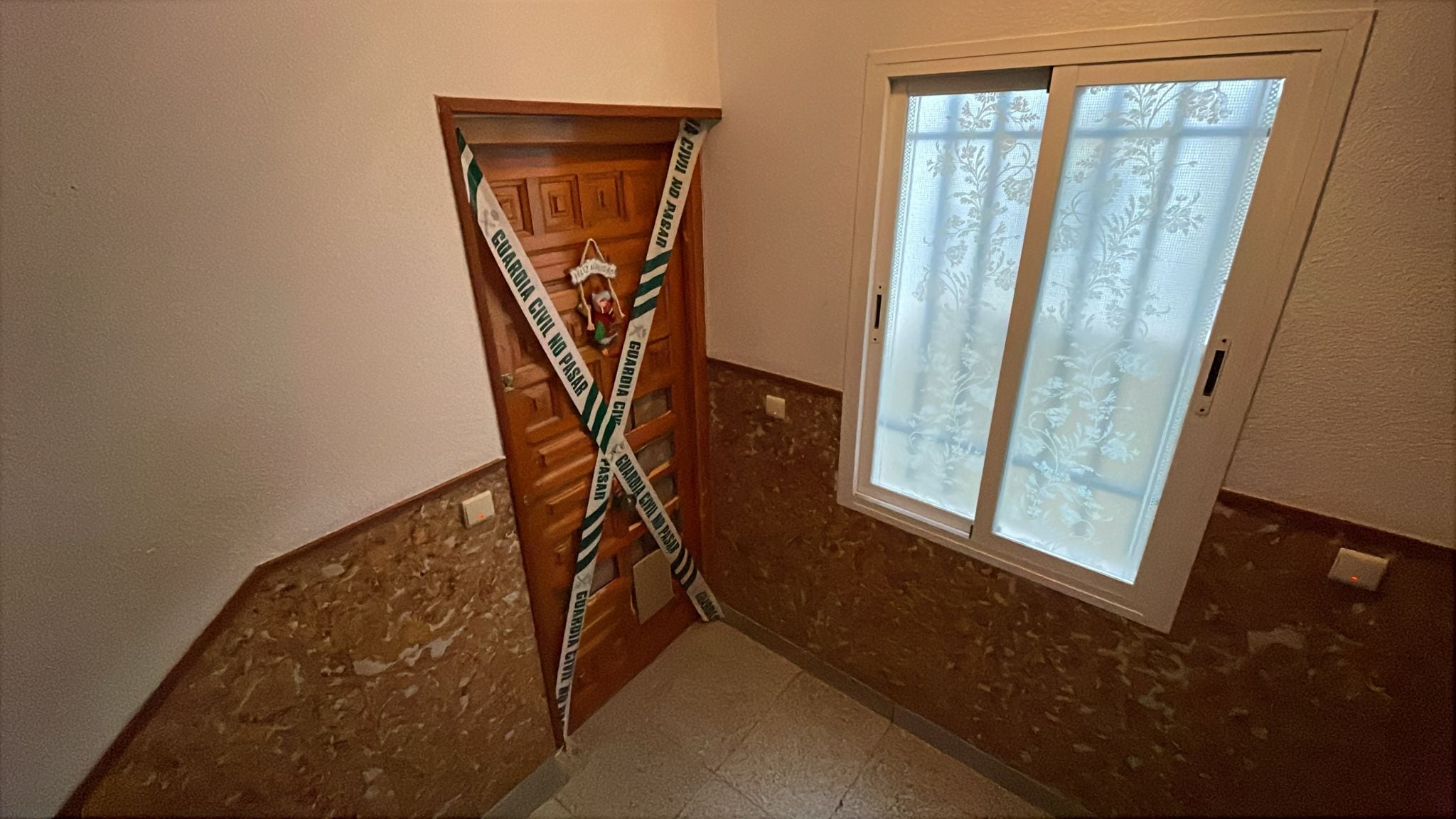 Imagen de la vivienda en la que una mujer de 39 años ha sido asesinada por su actual pareja