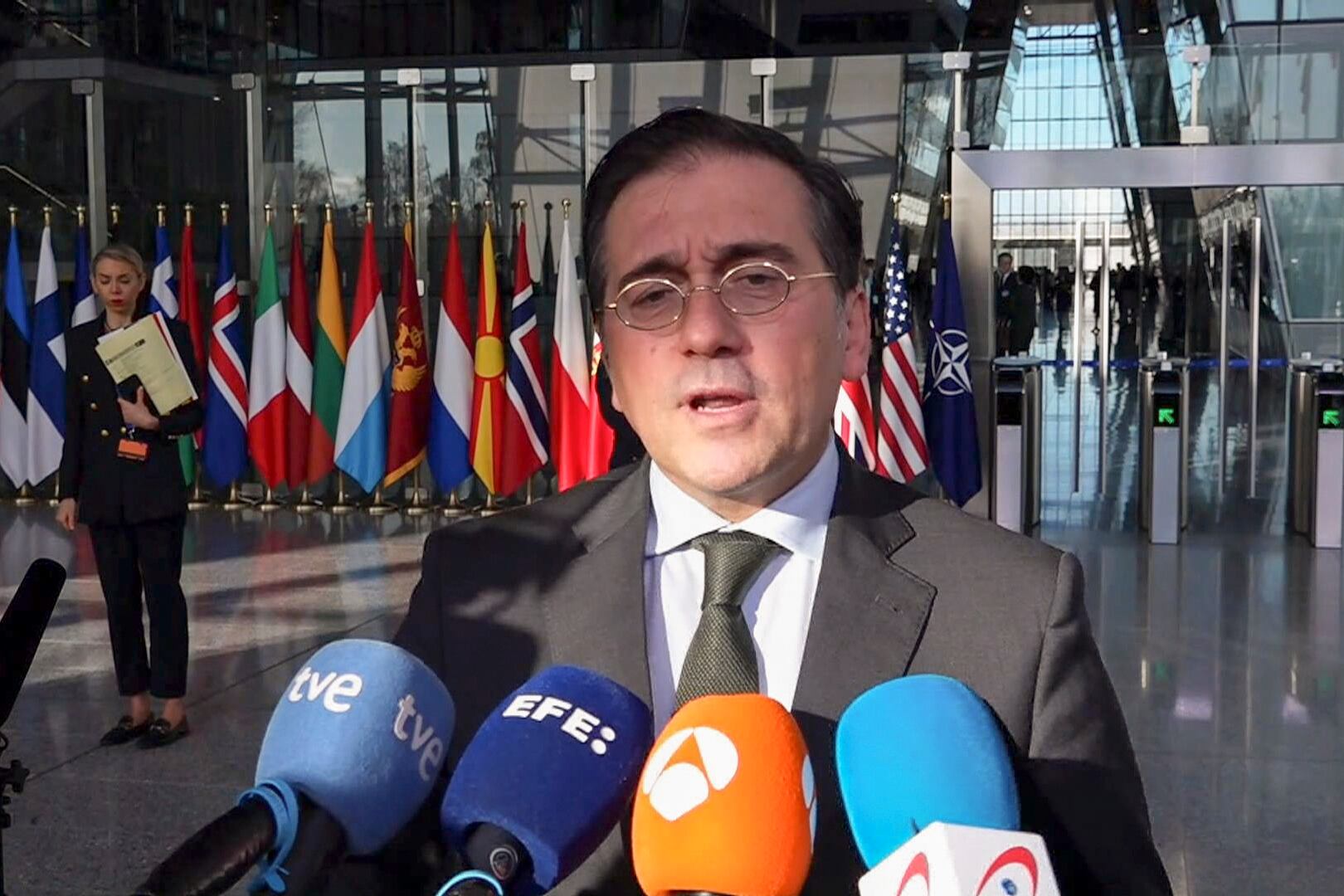 El ministro español de Asuntos Exteriores, José Manuel Albares, durante unas declaraciones ante los medios de comunicación en Bruselas