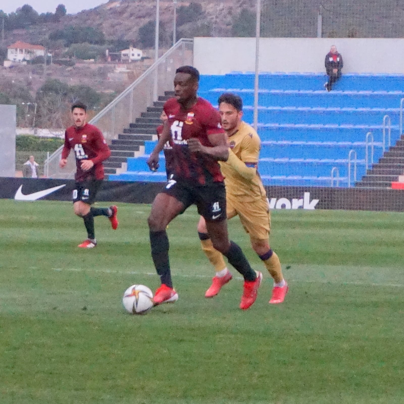 El Eldense tendrá que poner toda la carne en el asador para doblegar al líder