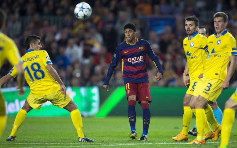 Neymar en acción ante el BATE Borisov