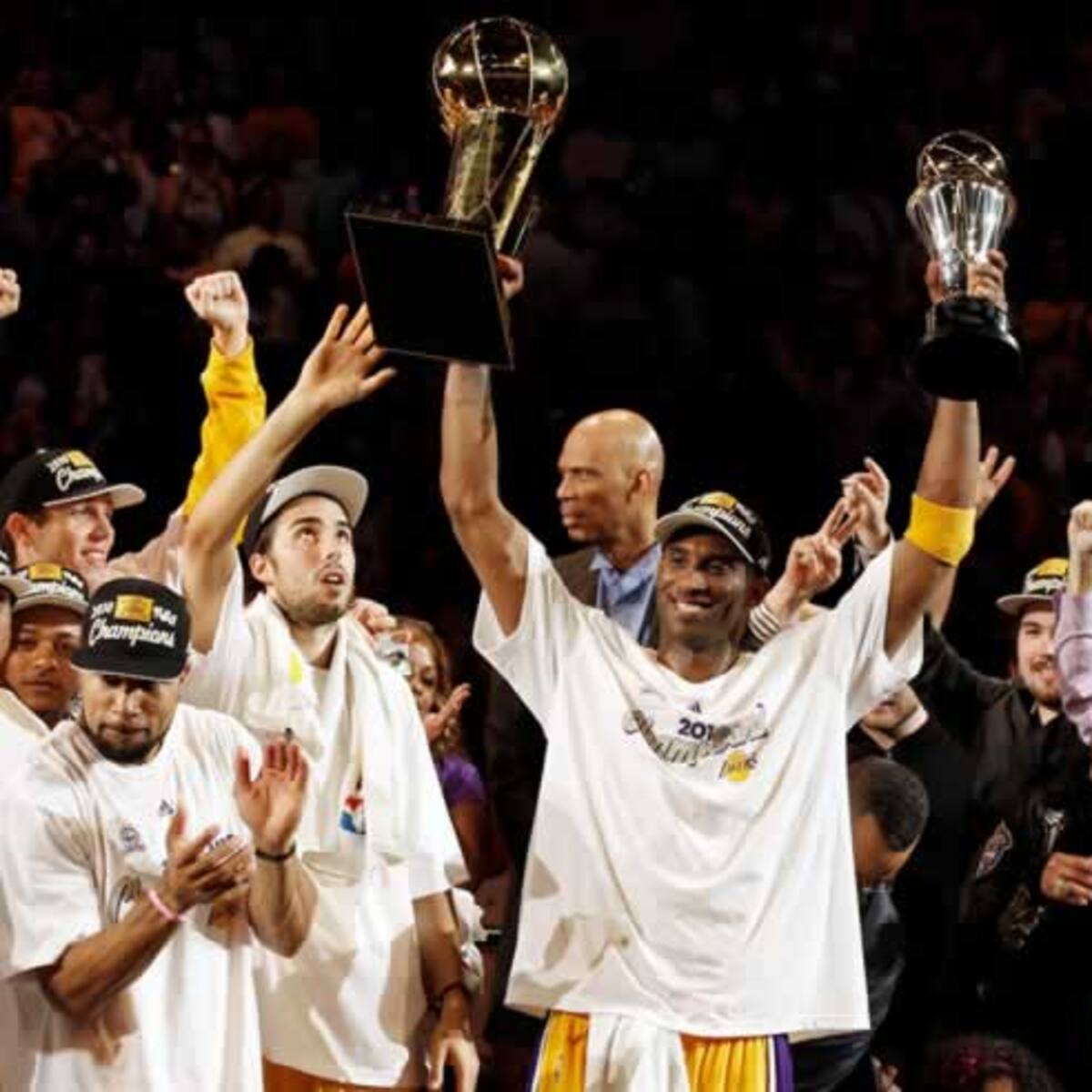 La plantilla celebra su segundo anillo consecutivo