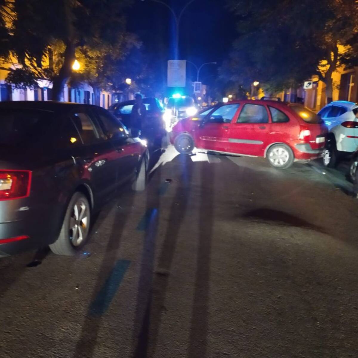 Un accident de trànsit bloqueja el pas per l'avinguda Constitució de Ciutadella