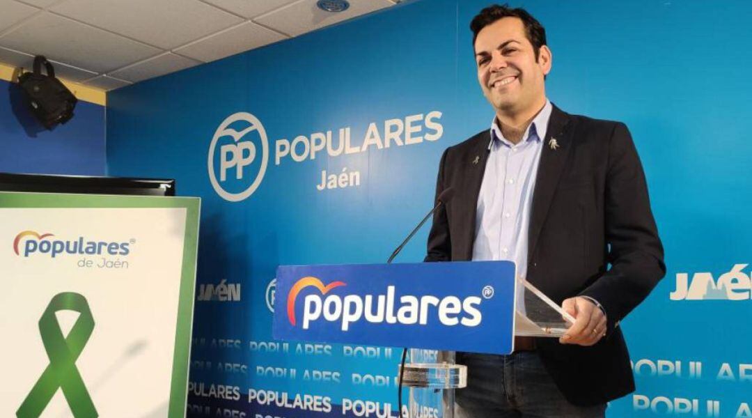 Juan Diego Requena durante una comparecencia ante los medios de comunicación en la sede del PP de Jaén.