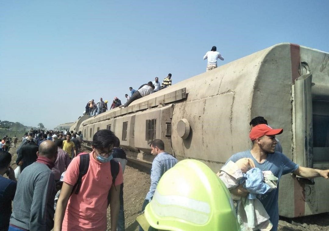 Descarrilamiento de un tren cerca de El Cairo, en Egipto