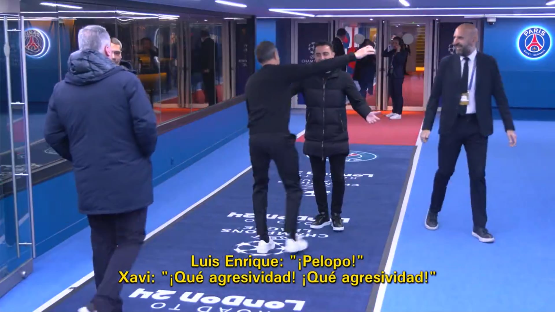 El abrazo entre Luis Enrique y Xavi Hernández.