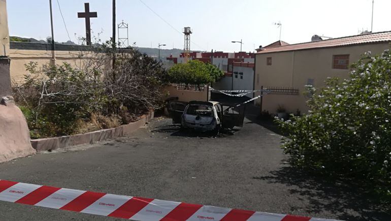 Los autores del asesinato quemaron el coche y lo abandonaron en una zona cercana al lugar de los hechos. 