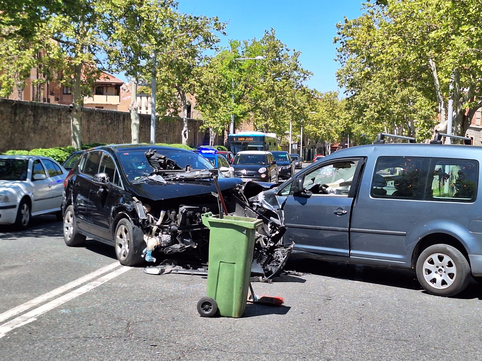 Aparatoso accidente en la Avenida Padre Claret