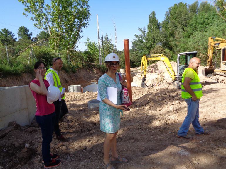 La alcaldesa, Raquel González, visitaba este lunes las obras de la depuradora de La Calabaza