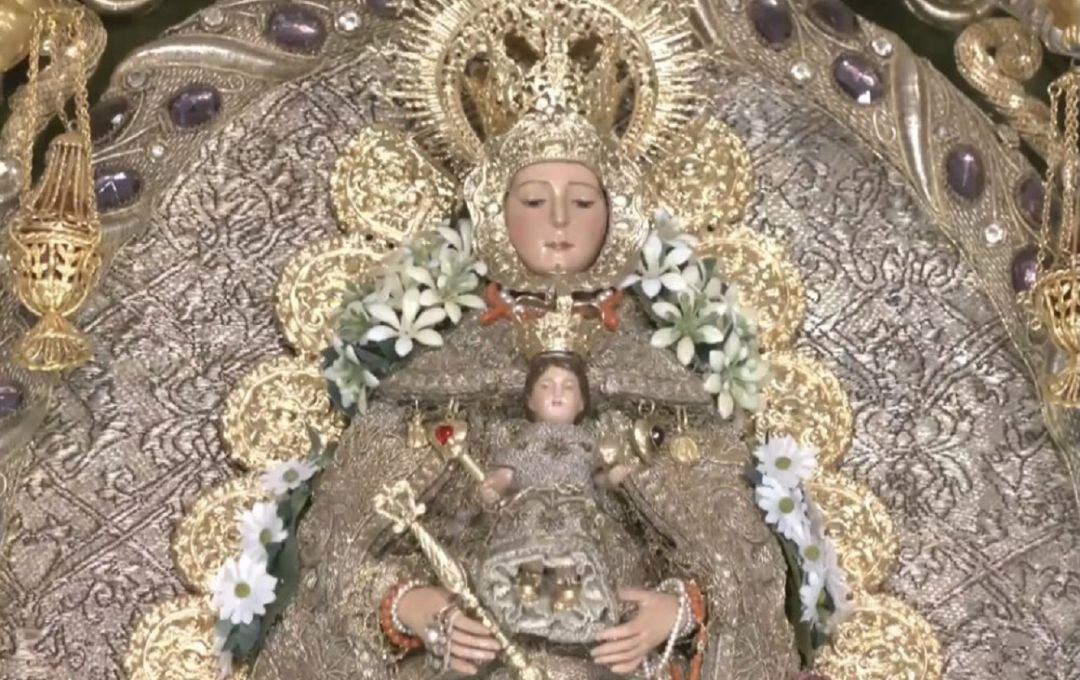 Virgen del Rocío que preside el Simpecado de la Hermandad de Triana