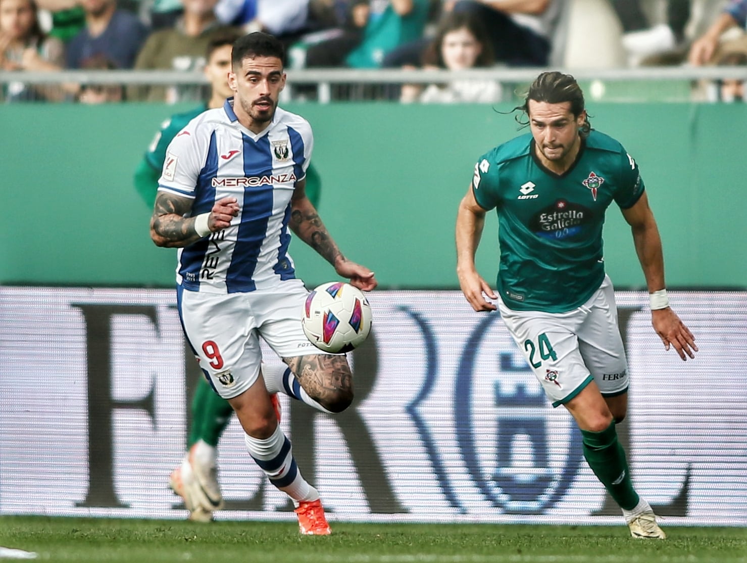 Sergio Cubero, en una jugada del Racing-Leganés en A Malata (foto: Cadena SER)