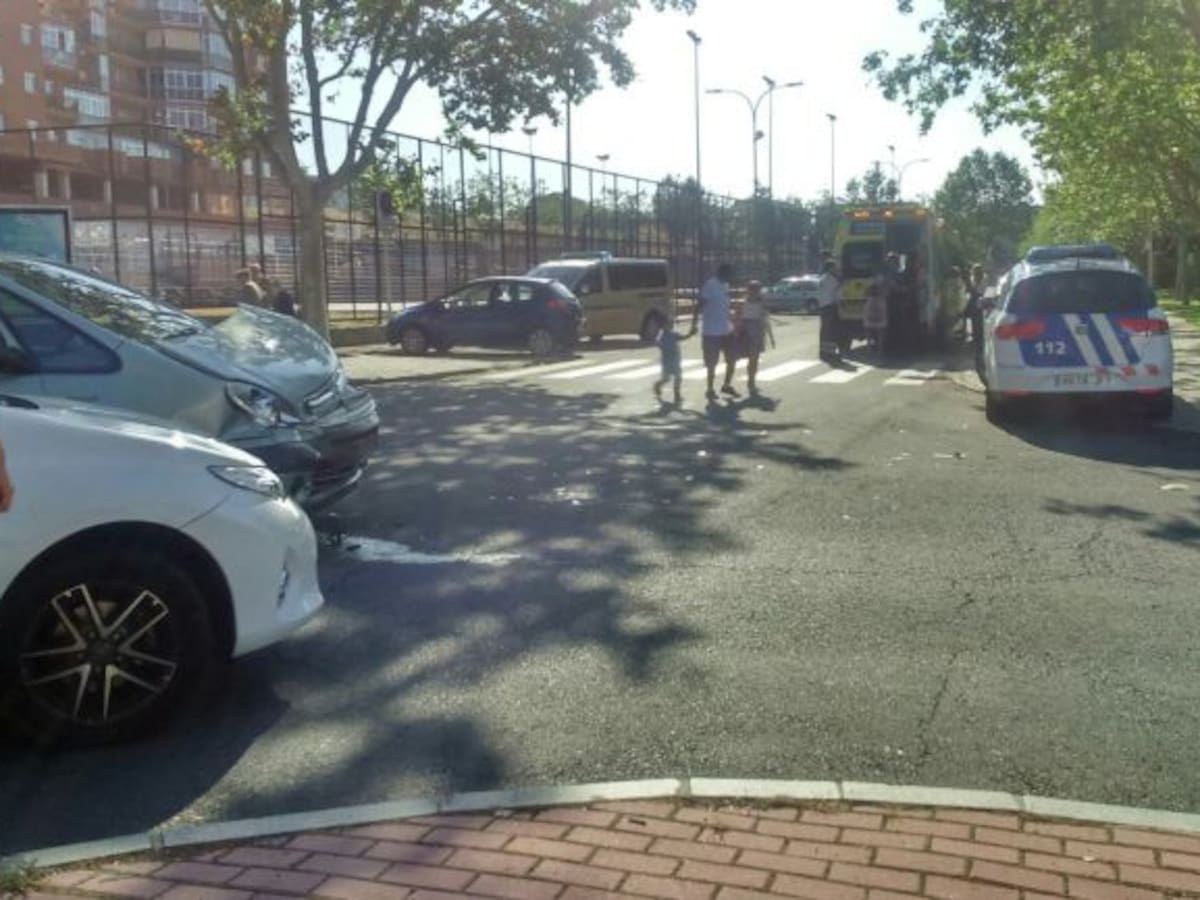 Heridos leves un menor y una mujer, en un accidente de tráfico en la zona Sur