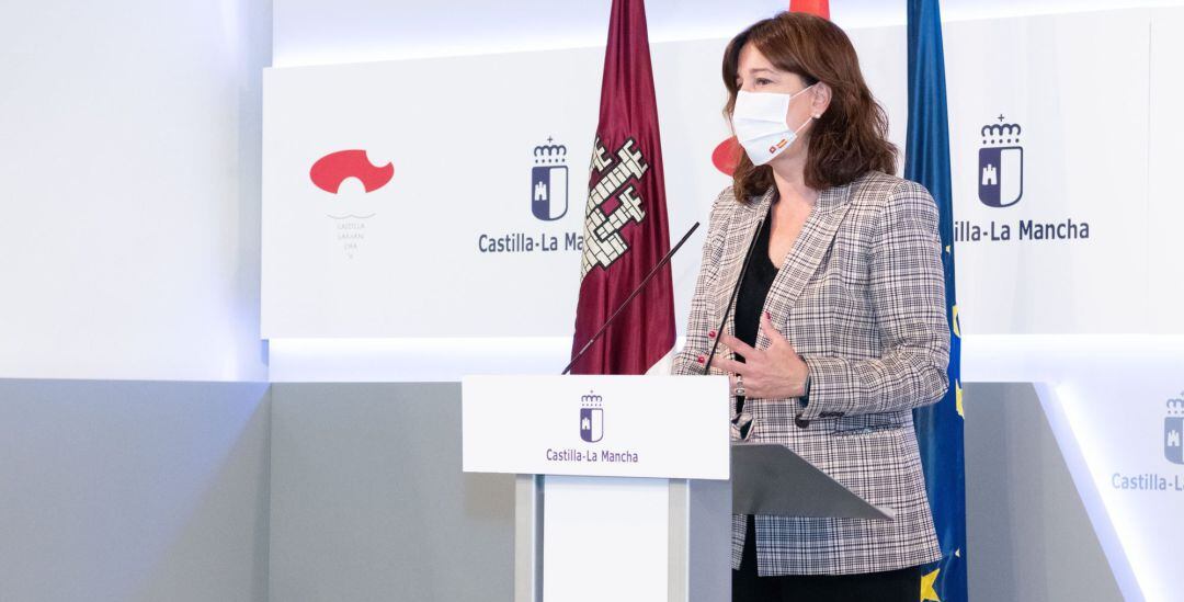 La portavoz de C-LM, Blanca Fernández, en rueda de prensa. 